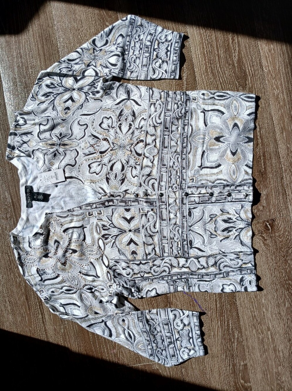 White House Black Market White Black Gold Patterned V-Neck Short Sleeve Cardigan